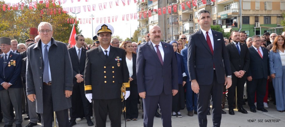 Kartal'da Cumhuriyetin 102. Yılı Coşkusu Atatürk Anıtı'nda Dorukta!
